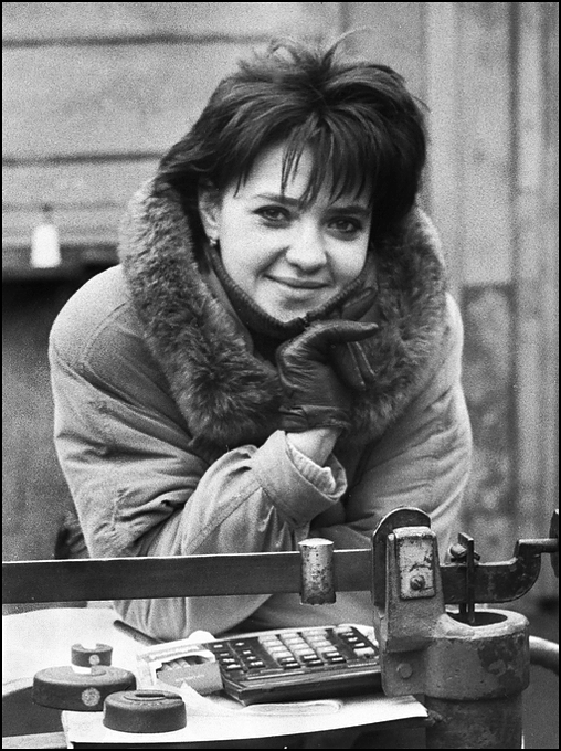 Владимир Тюрин. Весовщица 1996 год Владимир Тюрин. Весовщица 1996 год