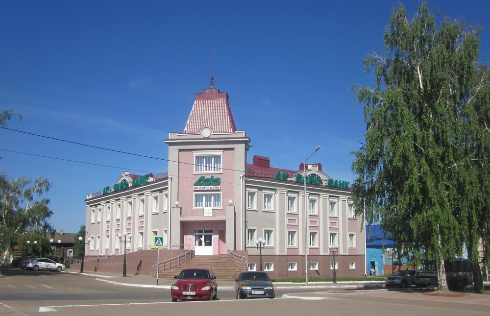 Валентина Солдатова. "Чистополь глазами поэтов" Здание "Ак Барс" банка, фото Валентины Солдатовой Валентина Солдатова. "Чистополь глазами поэтов" Здание "Ак Барс" банка, фото Валентины Солдатовой