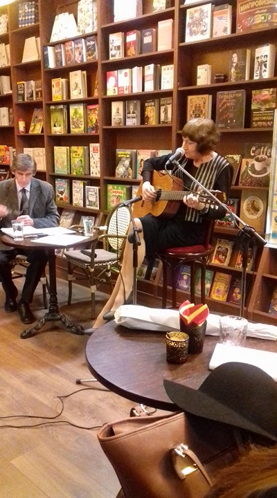 Евгения Ошуркова. На творческом вечере с Николаем Романенко в кафе "Поляриса" 25 ноября 2017 г. Евгения Ошуркова. На творческом вечере с Николаем Романенко в кафе "Поляриса" 25 ноября 2017 г.