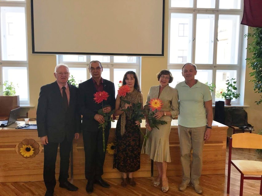 Александра Бандурина. Oткрытый урок "Мёд и яд родного языка" Александра Бандурина. Oткрытый урок "Мёд и яд родного языка"