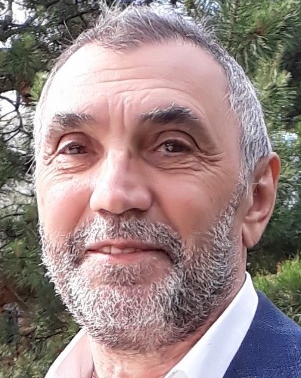 Валерий Мазманян. Голубой забьётся жилкой ручей под белой кожей льда Валерий Мазманян. Голубой забьётся жилкой ручей под белой кожей льда