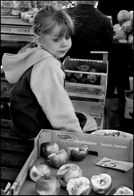 Владимир Тюрин. Гнилые яблоки по 15         2000 год Владимир Тюрин. Гнилые яблоки по 15         2000 год