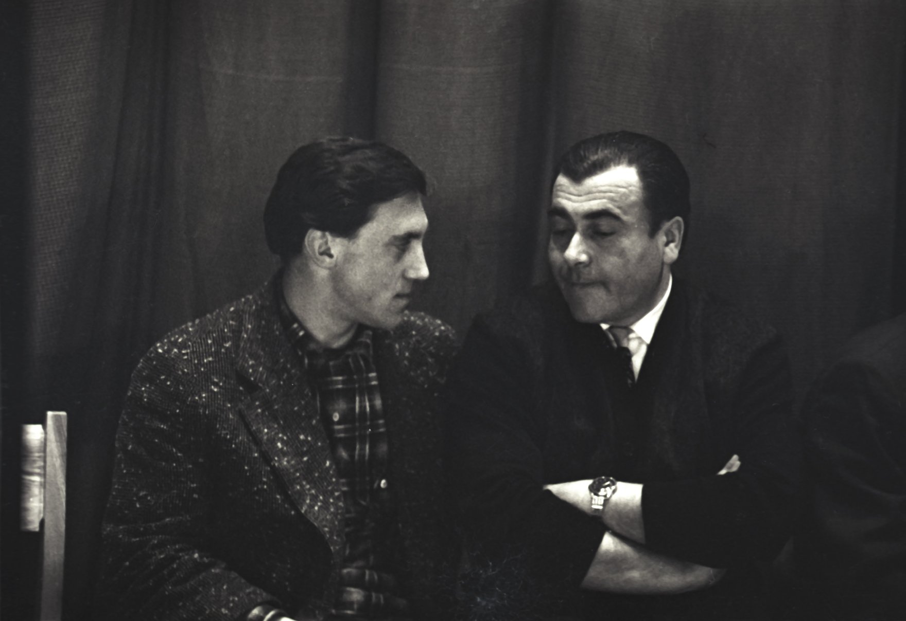 М. Анчаров и В. Высоцкий во время выступления в Политехническом музее 05.04.66 (фото Марка Никонова)